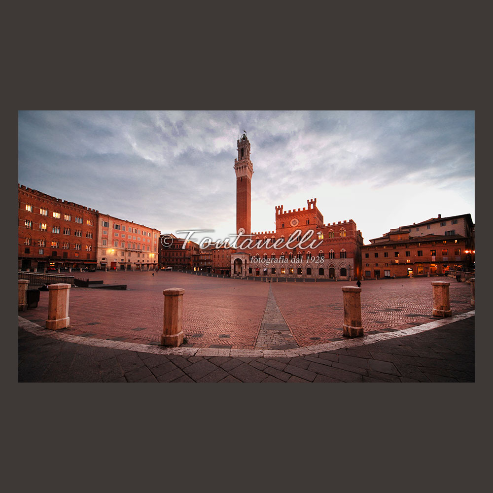 Foto di Siena, Piazza del Campo all’alba