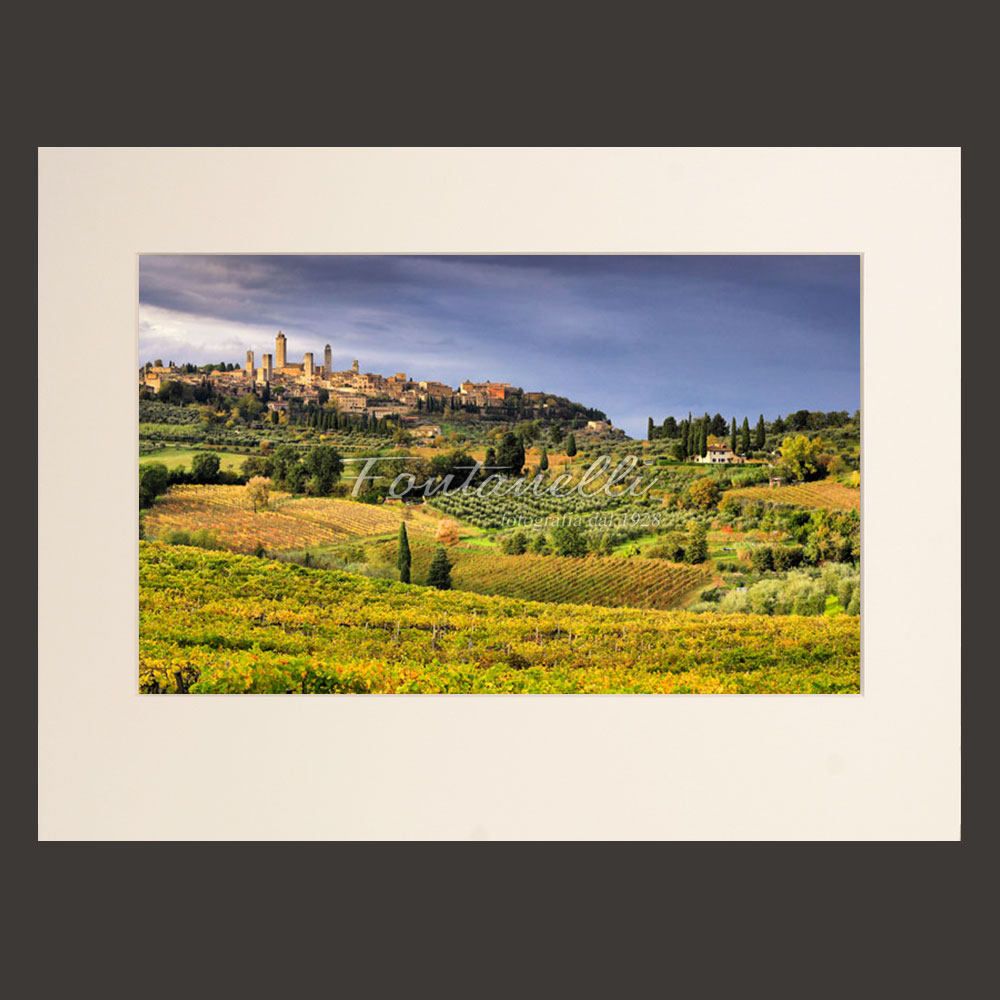 Panoramic photo of San Gimignano in autumn, Tuscany