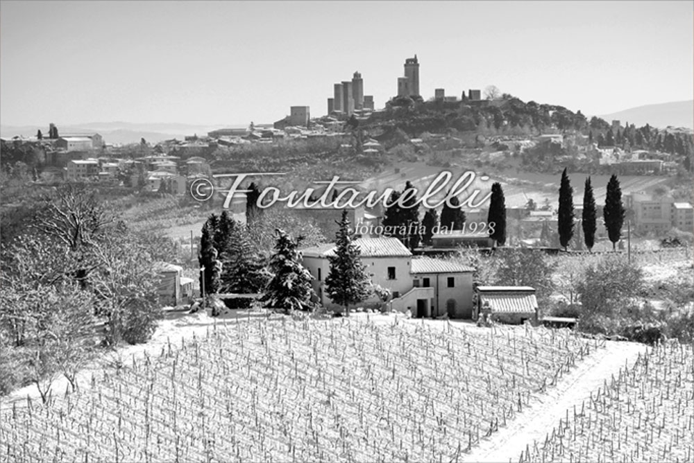 foto-campagna-innevat-circostante-San-Gimignano