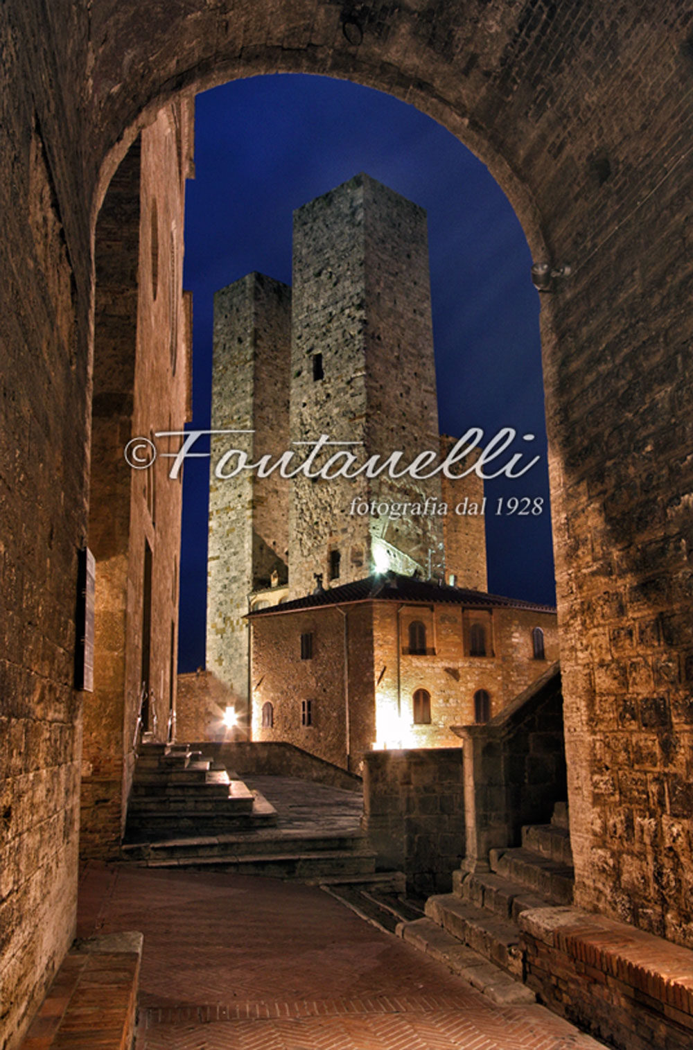foto-vista-torri-gemelle-di-notte,-San-Gimignano,-Toscana